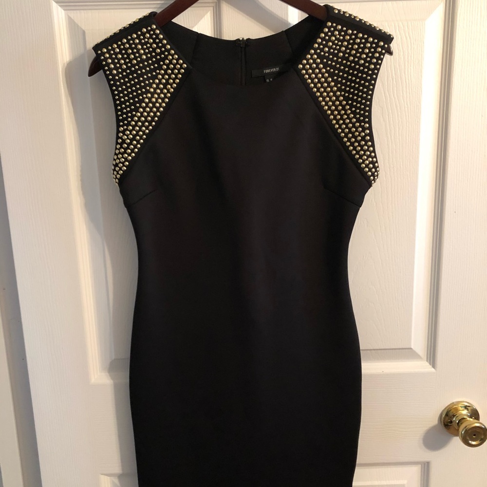 Black bodycon dress